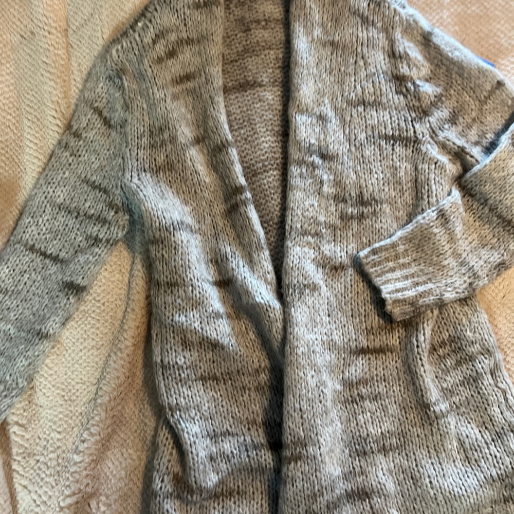 Elegant Gray Women's Cardigan